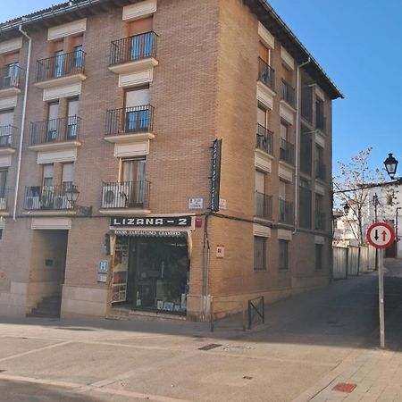 Hostal Lizana 2 Уэска Экстерьер фото