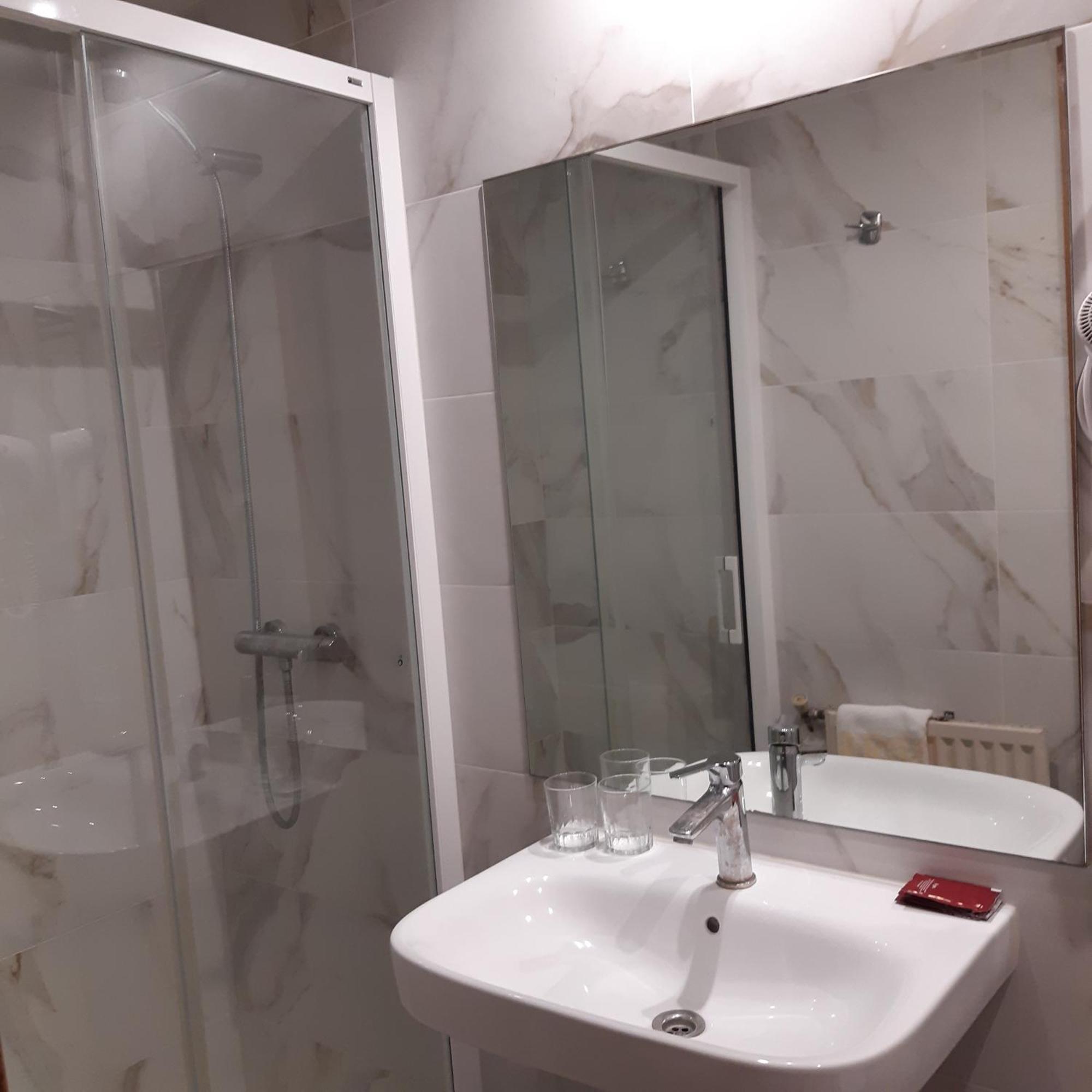 Hostal Lizana 2 Уэска Экстерьер фото