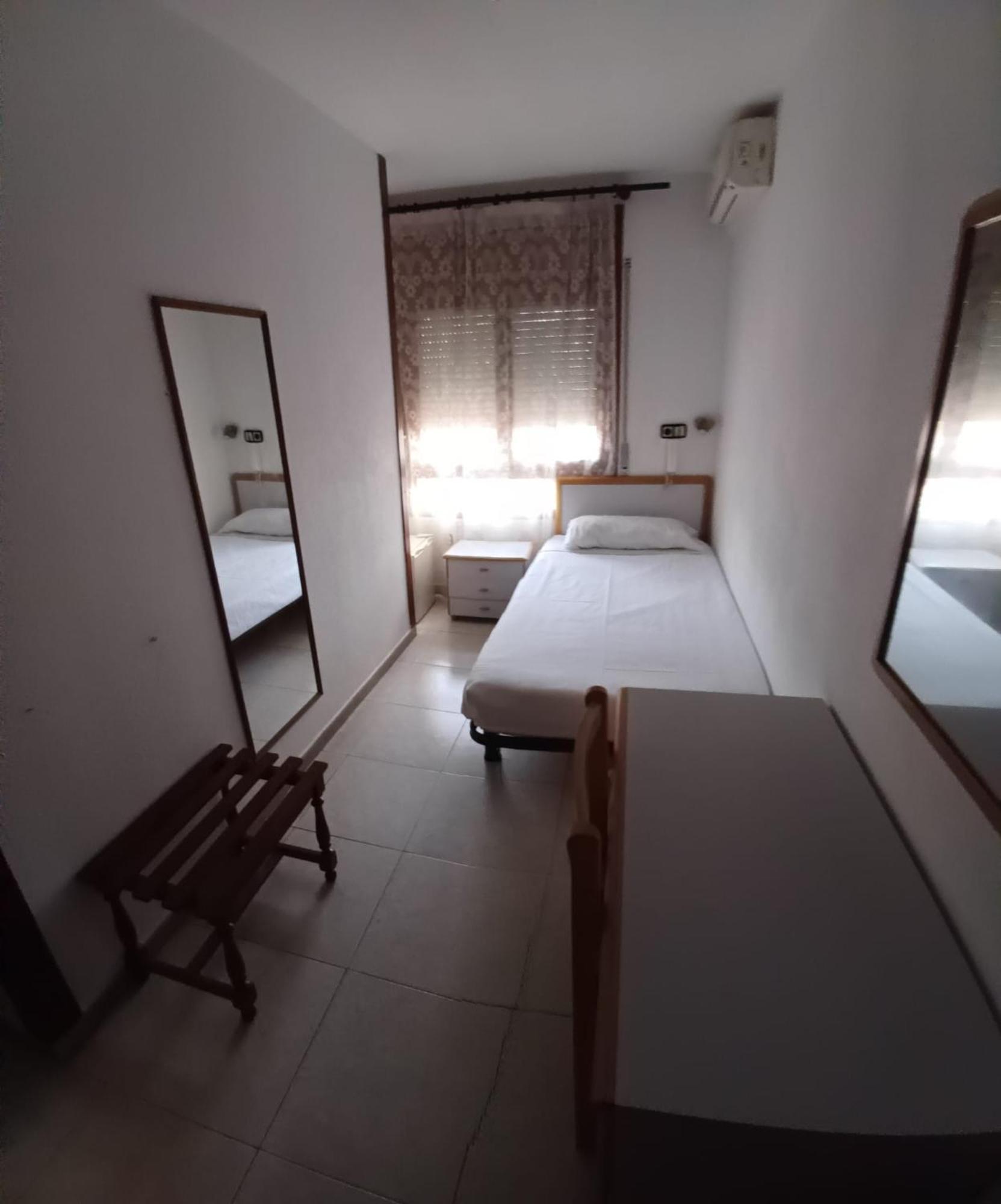 Hostal Lizana 2 Уэска Экстерьер фото